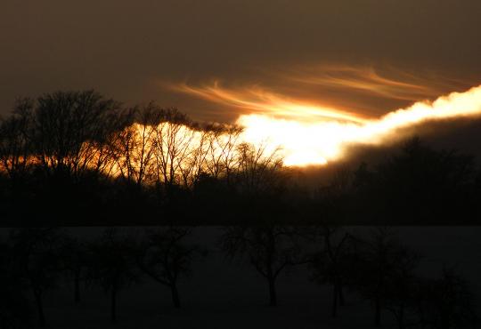 2010-12-dmqj-Irisierende Wolken