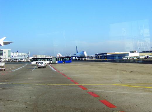 2011-11-agoo-Vorfeld-Flughafen Frankfurt-Sightseeing-Tour