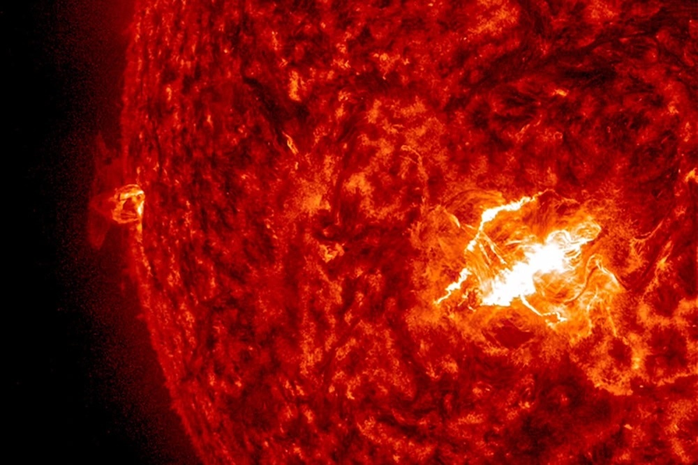 241126-solar-flare-ch-1552-cc0711