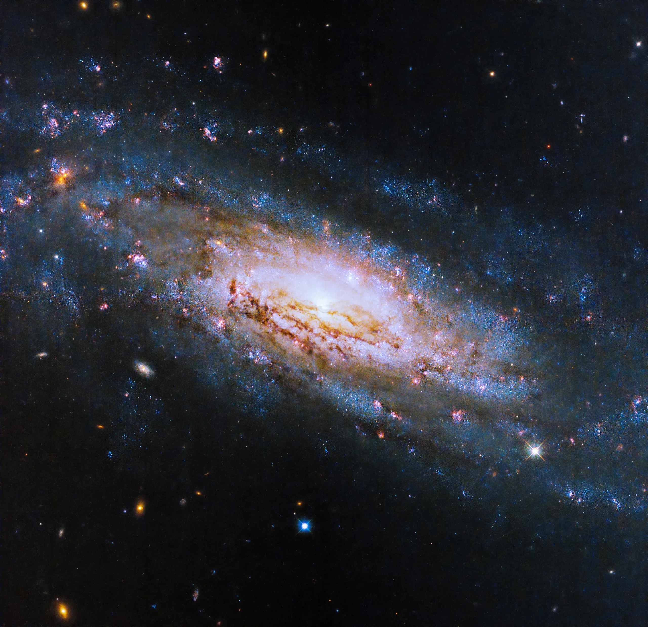 hubble-ngc4951-1ok-flatcrop-final