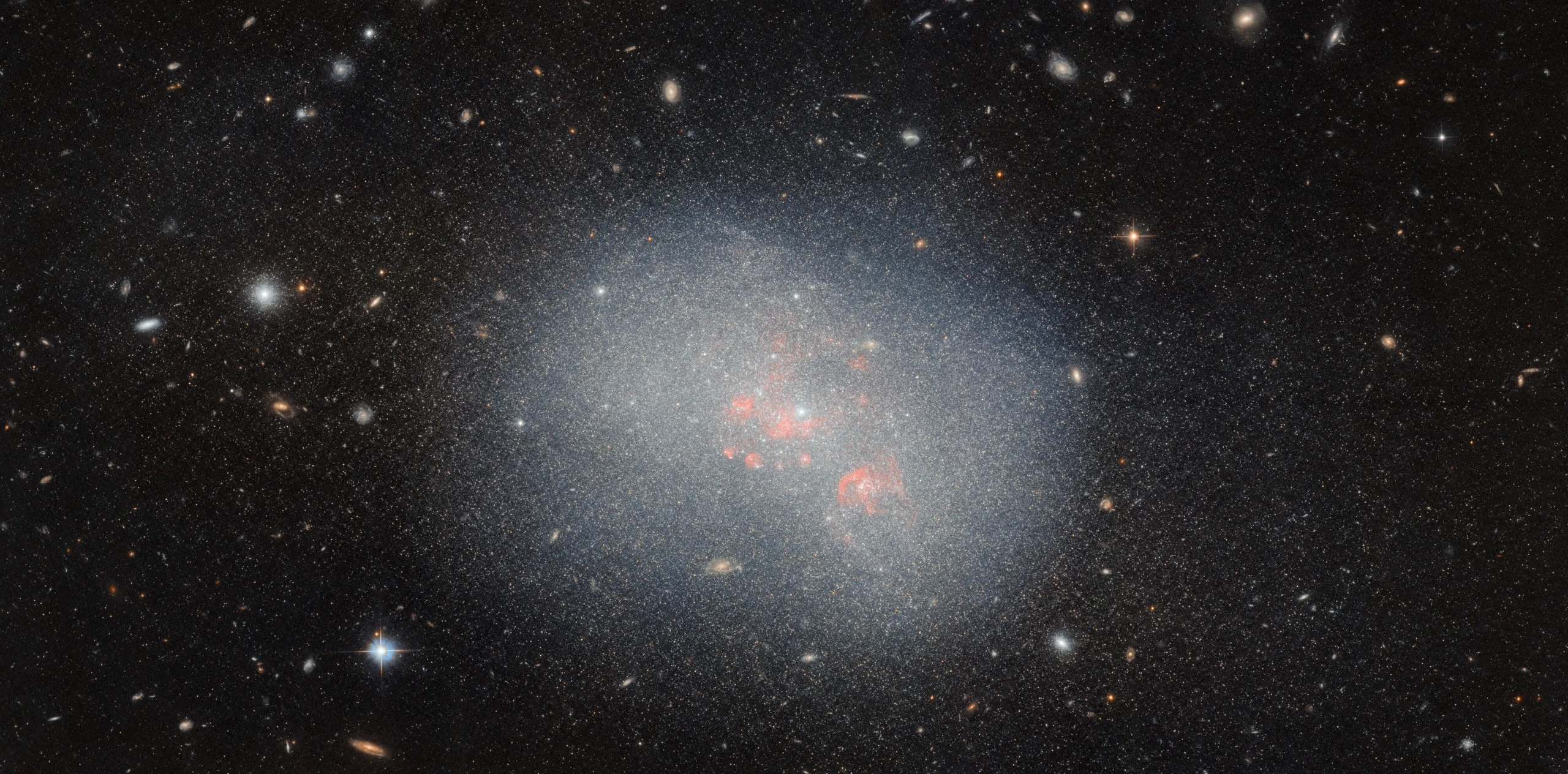 hubble-ngc5238-potw2429a