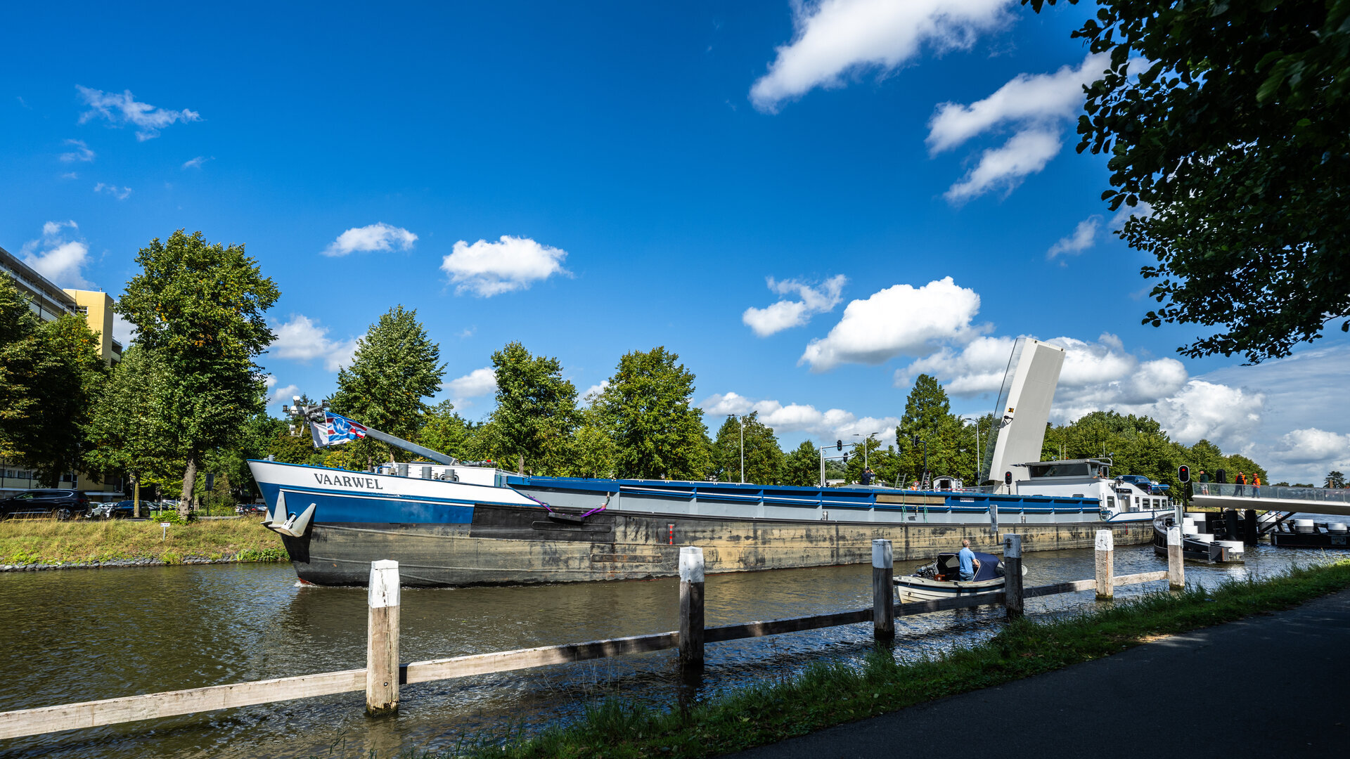 plato-sailing-to-the-netherlands-by-boat-pillars