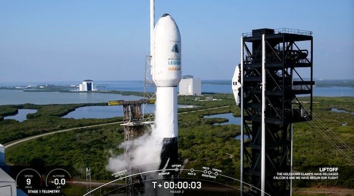 spacex-falcon9-maxar-launch-ad